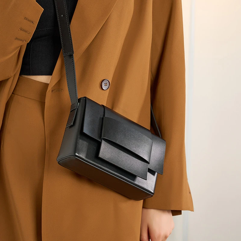 2024斜挎包中性软皮编织小方包男包豆腐包小众设计单肩牛皮女包