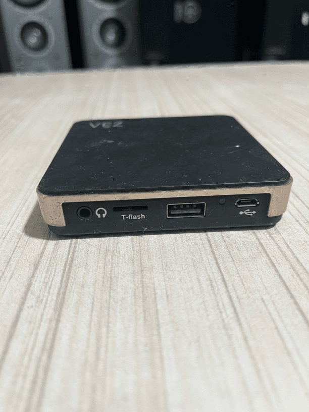 9新  二手 VEZ迷你小投影仪 成色如图