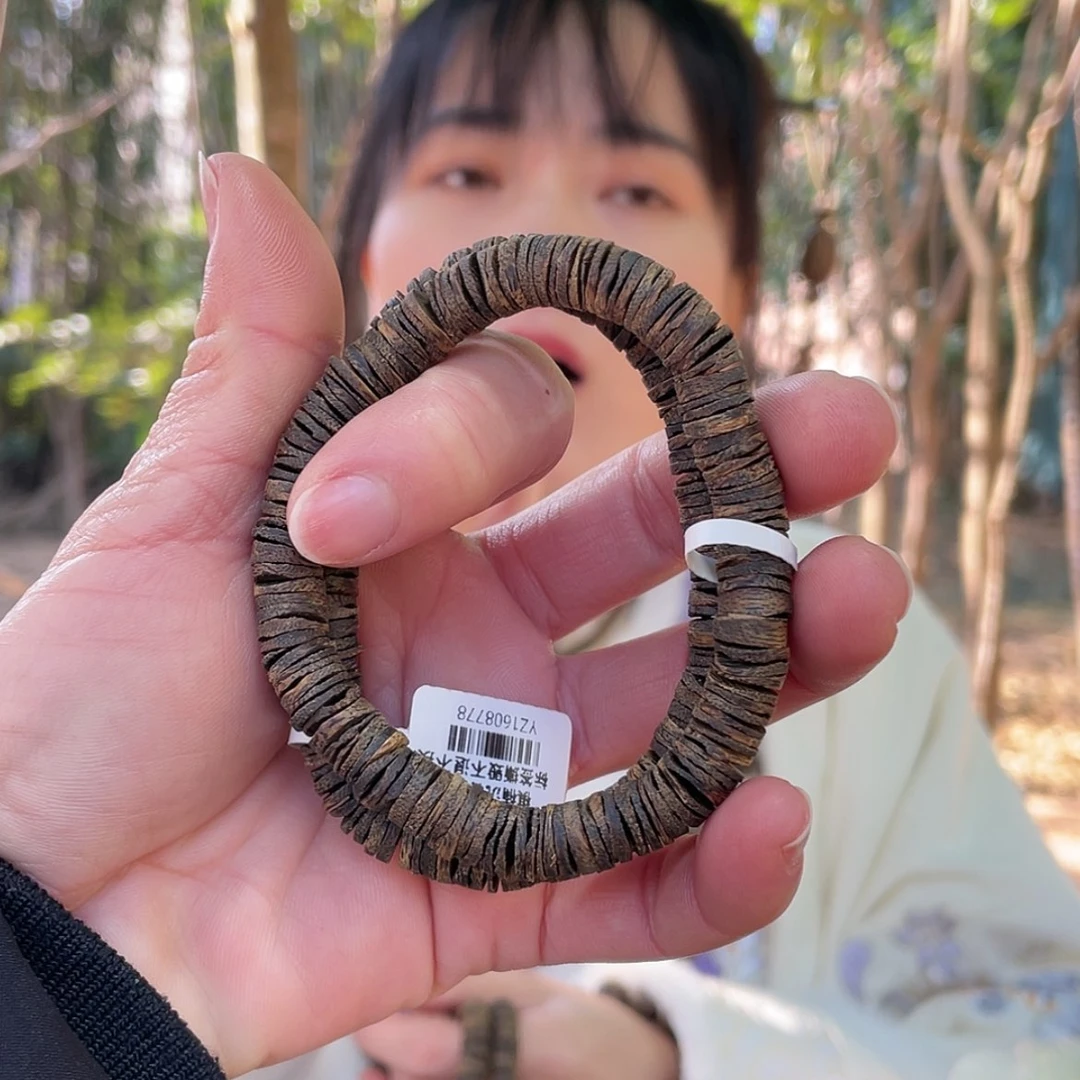 【闪购商品】沉香手串沉水虫漏0.8/9克多样性发一条