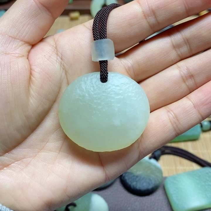 蛇纹石玉挂件未镶嵌云***0