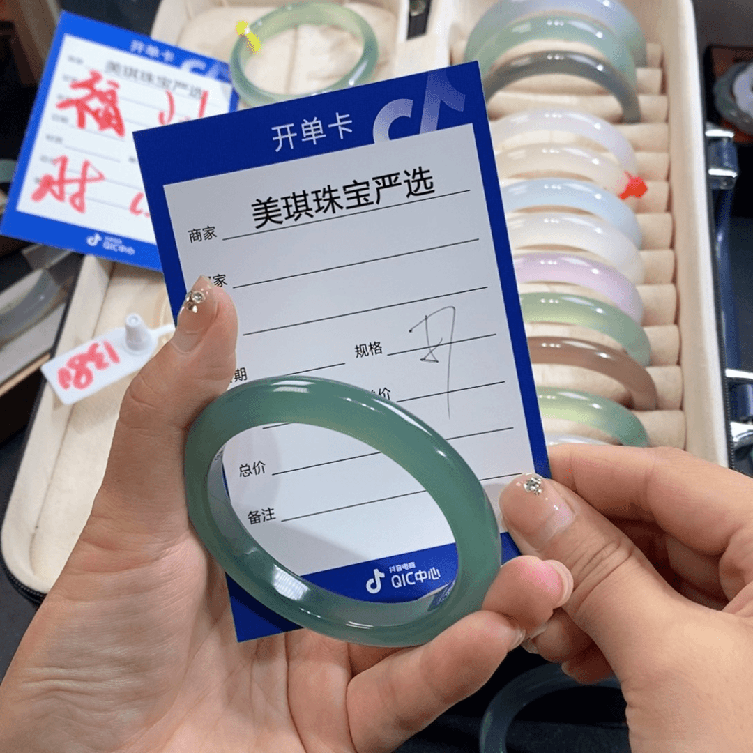 玛瑙/玉髓手镯未镶嵌请****?