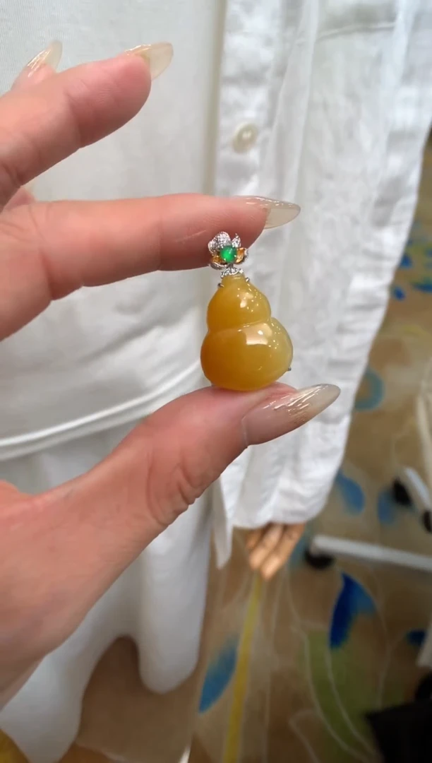 【闪购商品】翡翠颈饰18K金镶嵌中国好珍宝葫芦