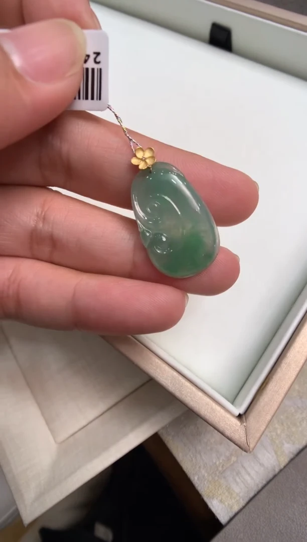 【闪购商品】翡翠颈饰18K金镶嵌如意