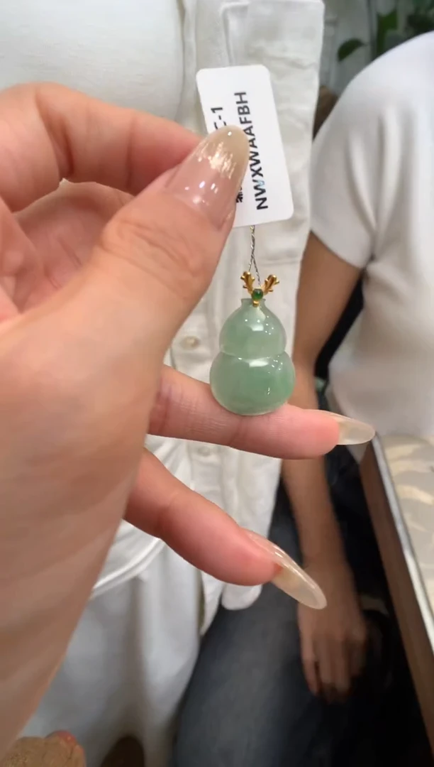 【闪购商品】翡翠颈饰18K金镶嵌葫芦