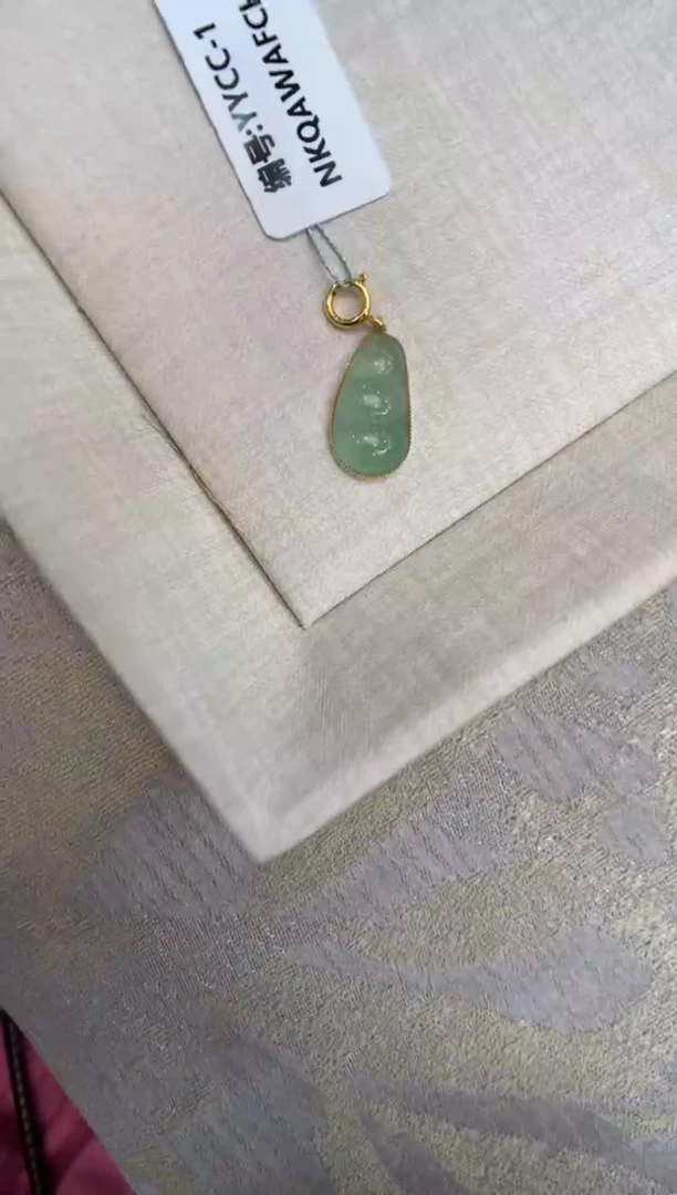 【闪购商品】翡翠颈饰18K金镶嵌福豆