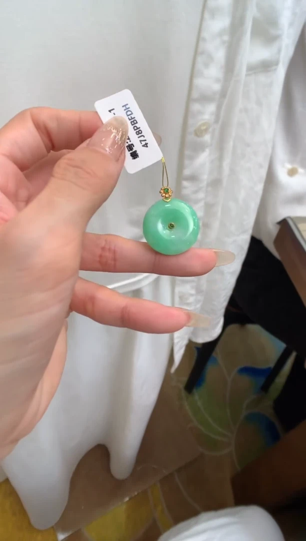 【闪购商品】翡翠颈饰18K金镶嵌平安扣