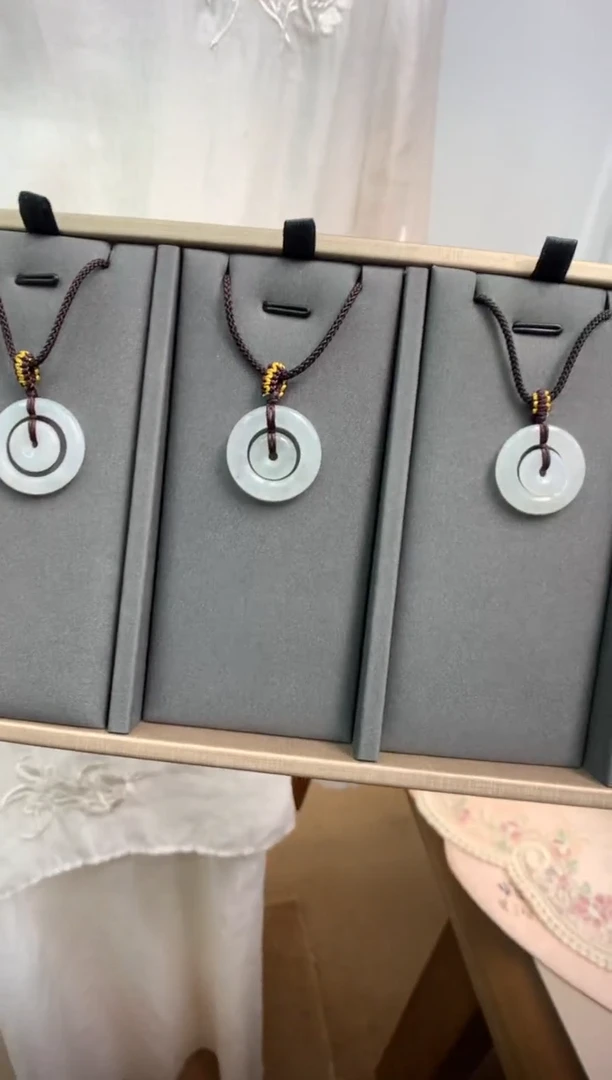 【闪购商品】翡翠颈饰18K金镶嵌子母扣 多样性发（1件）