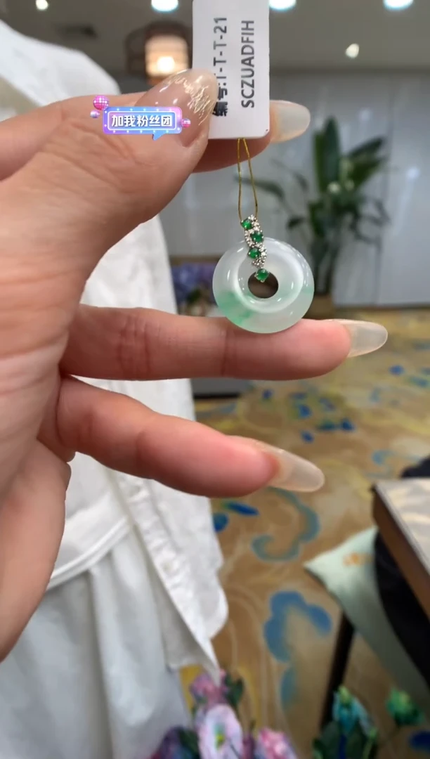 【闪购商品】翡翠颈饰18K金镶嵌甜甜圈