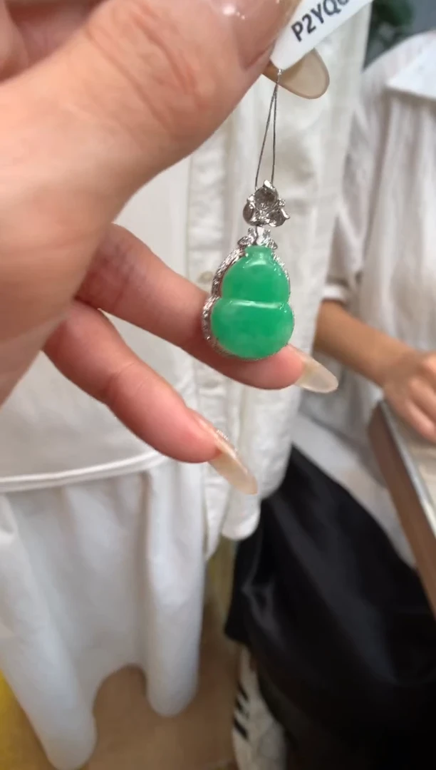 【闪购商品】翡翠颈饰18K金镶嵌葫芦