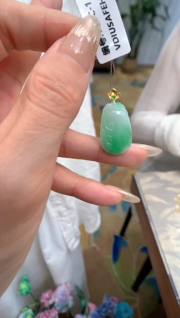 【闪购商品】翡翠颈饰18K金镶嵌如意