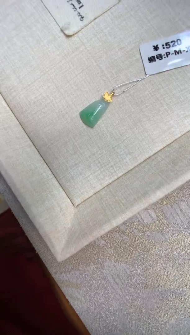 【闪购商品】翡翠颈饰18K金镶嵌无事牌