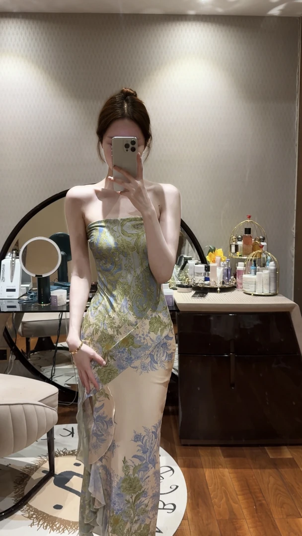 【闪闪定制小众百搭显瘦气质抹胸开叉连衣裙女8853