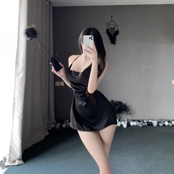 2024新款女装吊带裙性感辣妹夏季露背连衣裙纯欲风收腰黑色包臀