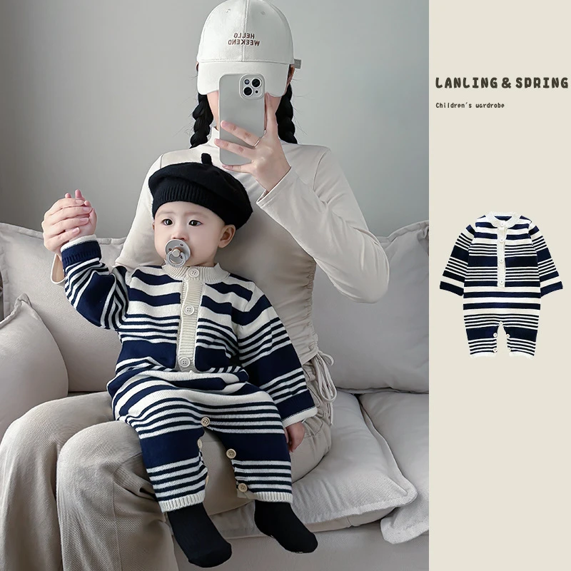 婴儿连体衣春秋男女宝宝条纹针织长袖爬服新生儿哈衣春装外出抱衣