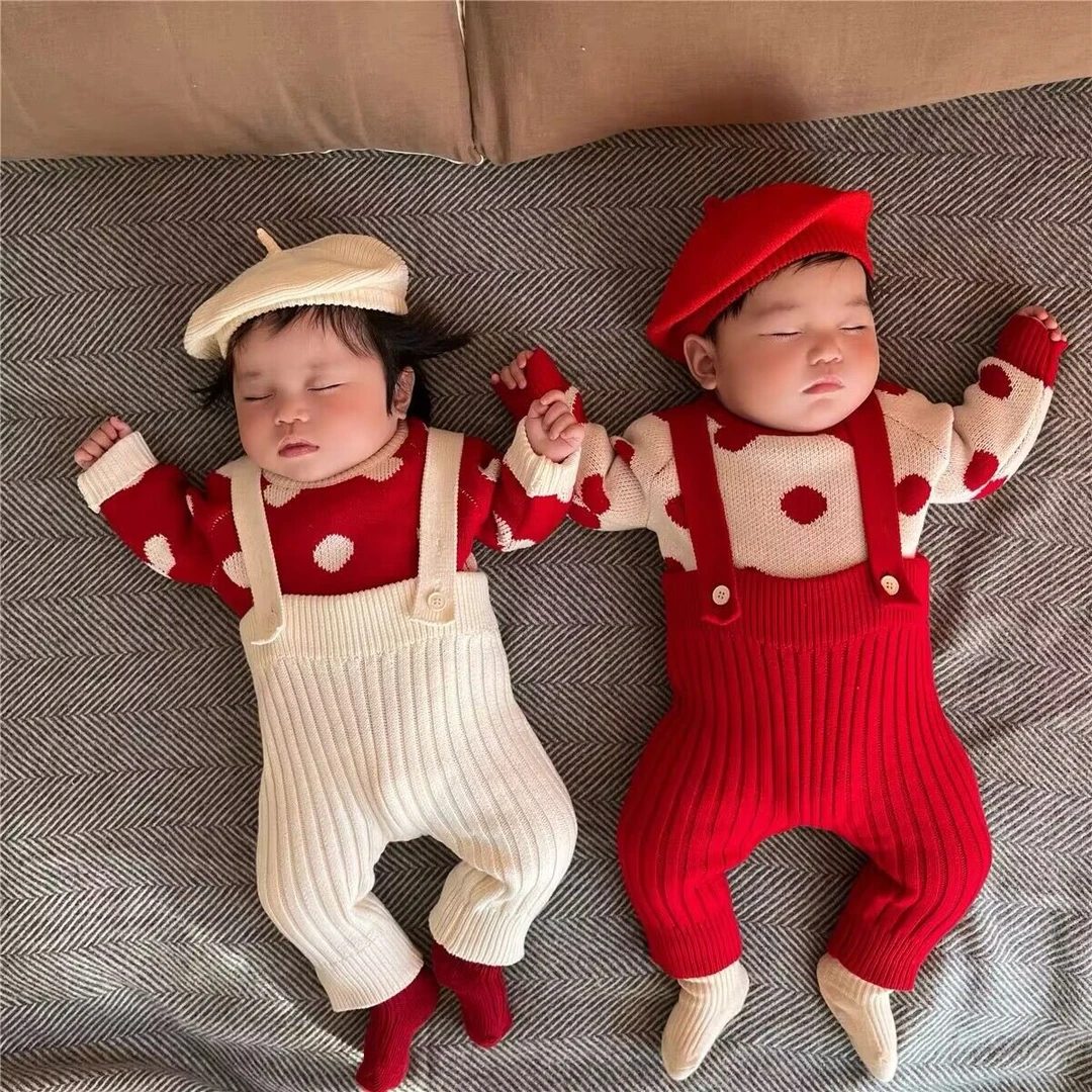 韩版婴童裤子2024春秋冬宝宝背带裤加绒新生儿红色新年装拍照衣服