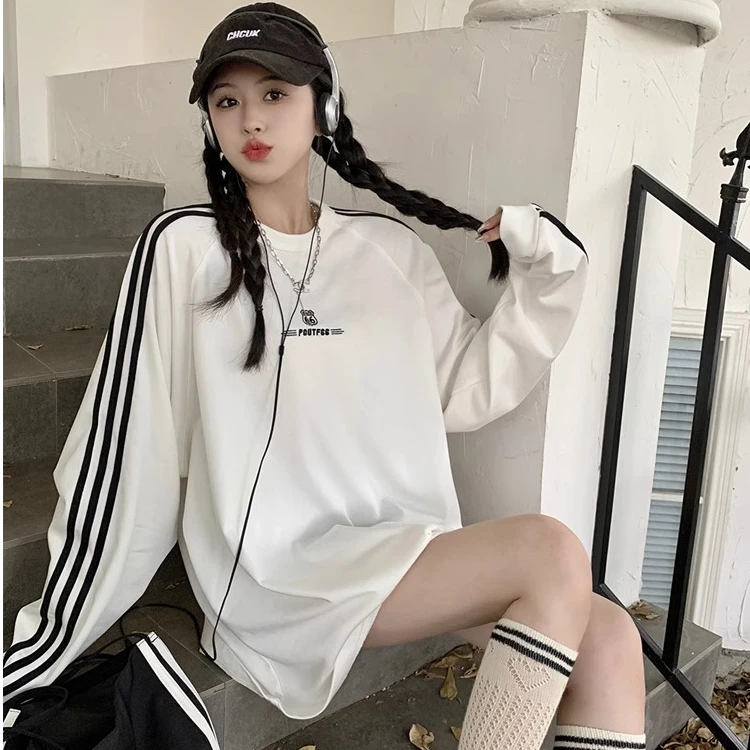 运动字母印花情侣上衣秋季宽松中长款插肩袖长袖套头三条杠卫衣女