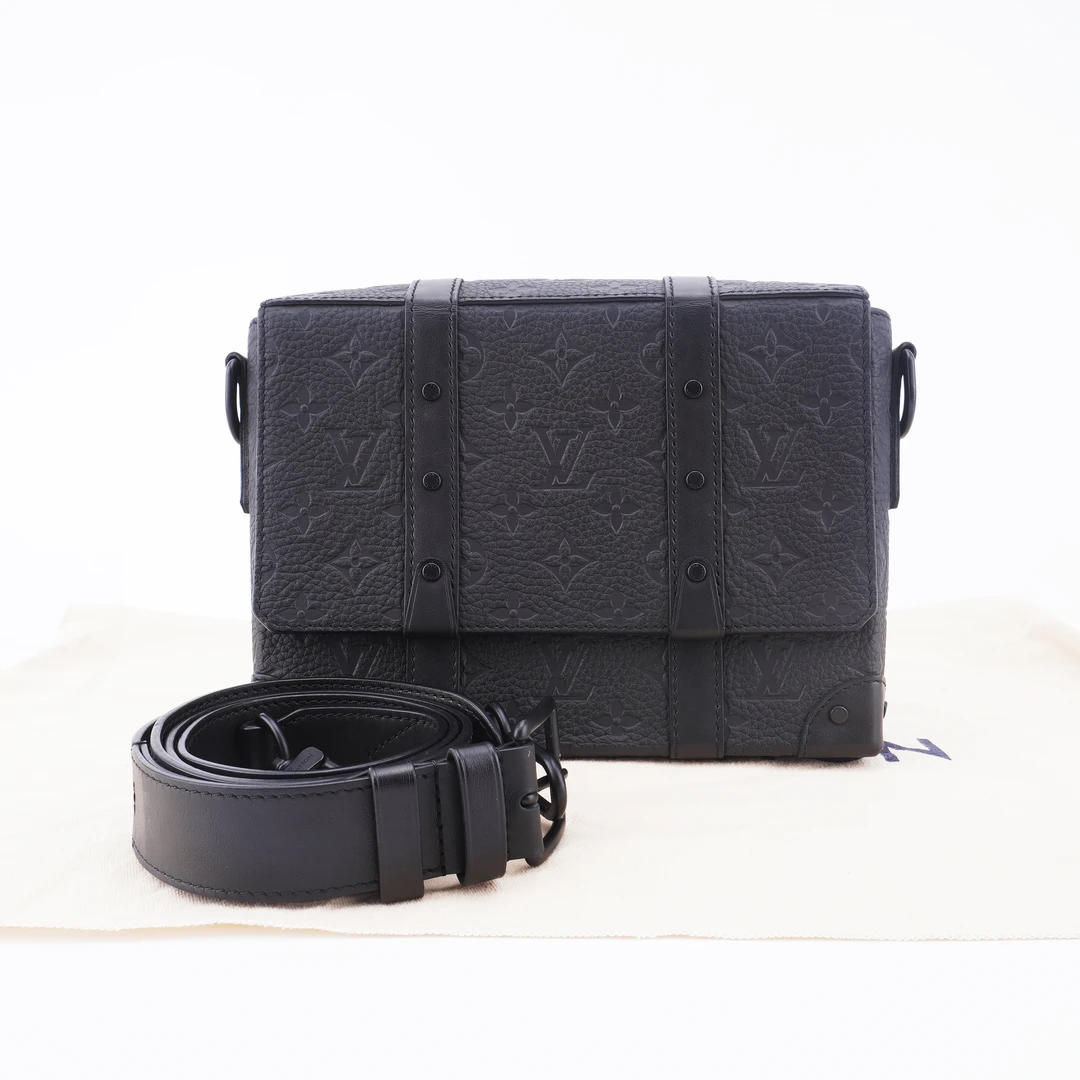 95新 LouisVuitton/路易威登 trunk 压纹斜挎包 E137