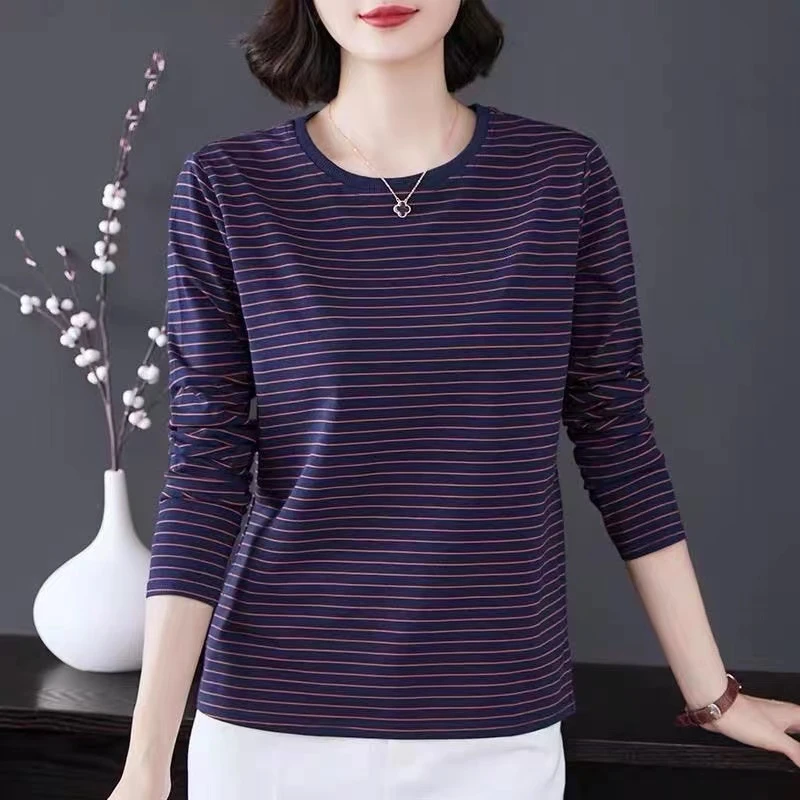 春秋新款长袖T恤女装中年妈妈宽松大码遮肚显瘦圆领打底衫上衣服