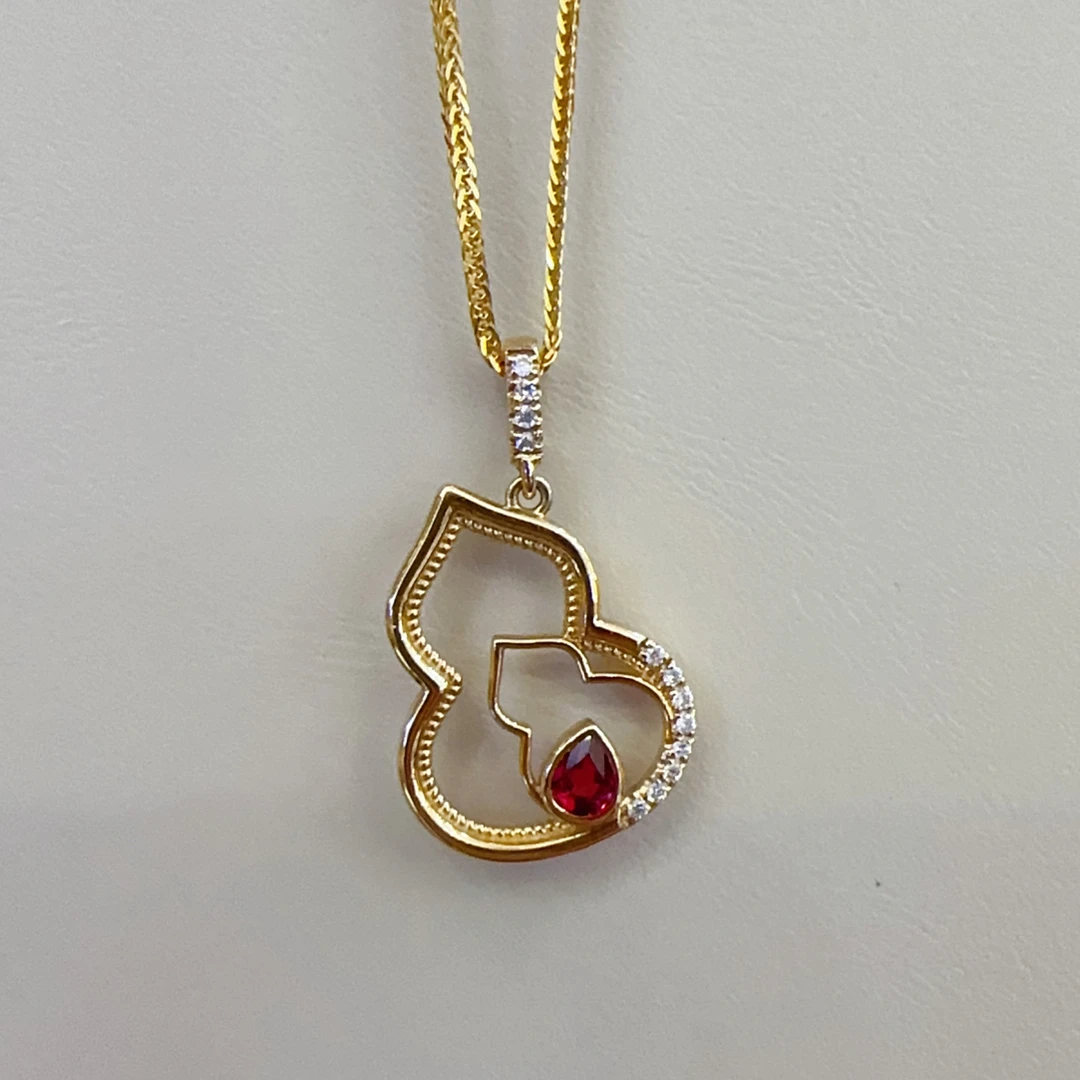 18k金镶嵌葫芦造型鸽血红红宝石吊坠主石24分 钻石4.8分 不含链