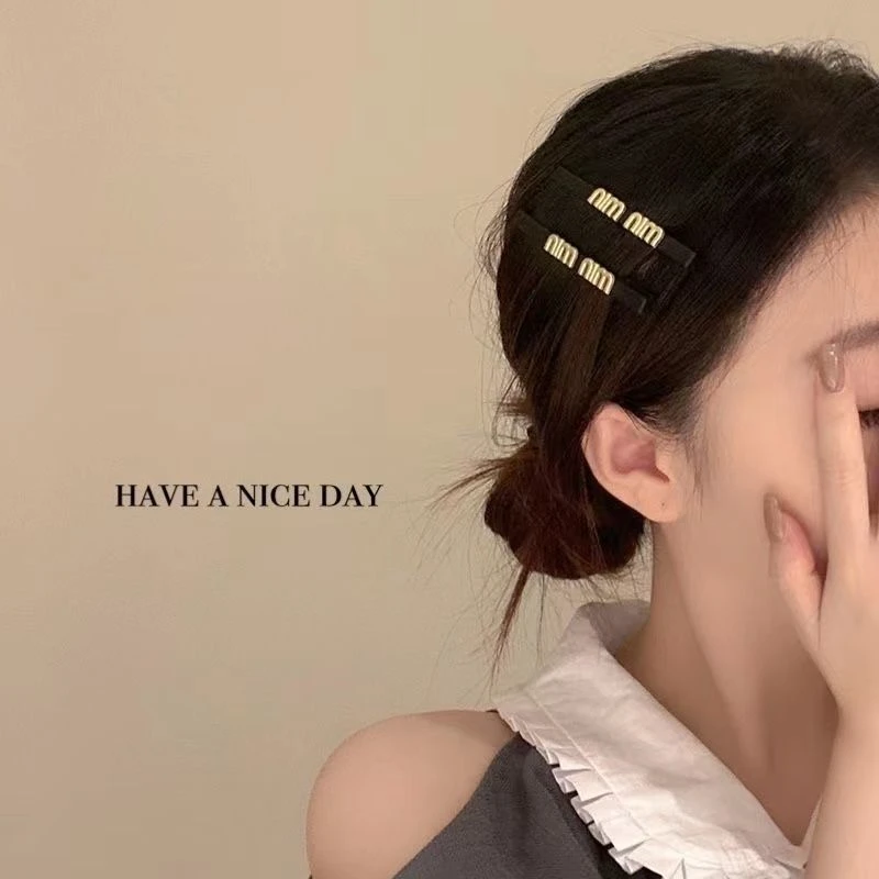 miumiu发夹磨砂高级感黑金发夹侧边小夹子头饰发卡刘海夹一字夹
