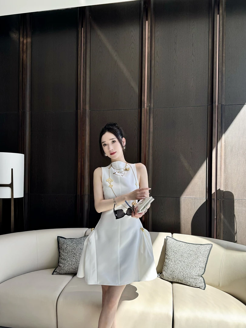 SNLNIE-DOUWU【夏日女神】黑白两色砍袖银扣蓬蓬连衣裙LYQ12351