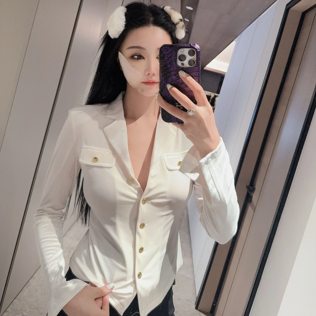 DOUWU【都市女神】黑白两色金扣喇叭袖翻领胸兜长袖衬衫上衣SY12695