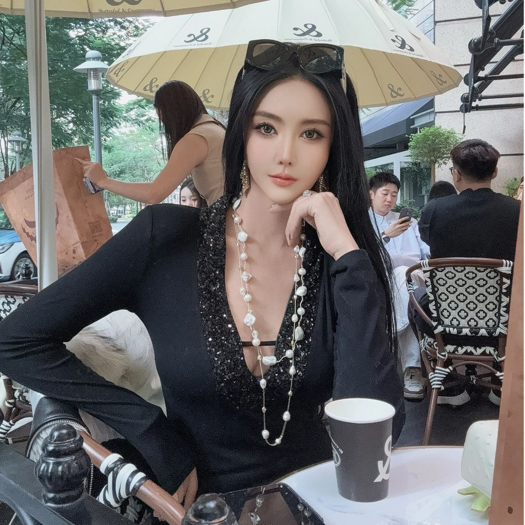 DOUWU【闪耀星光】黑色深V领钻边一字长袖上衣SY12914