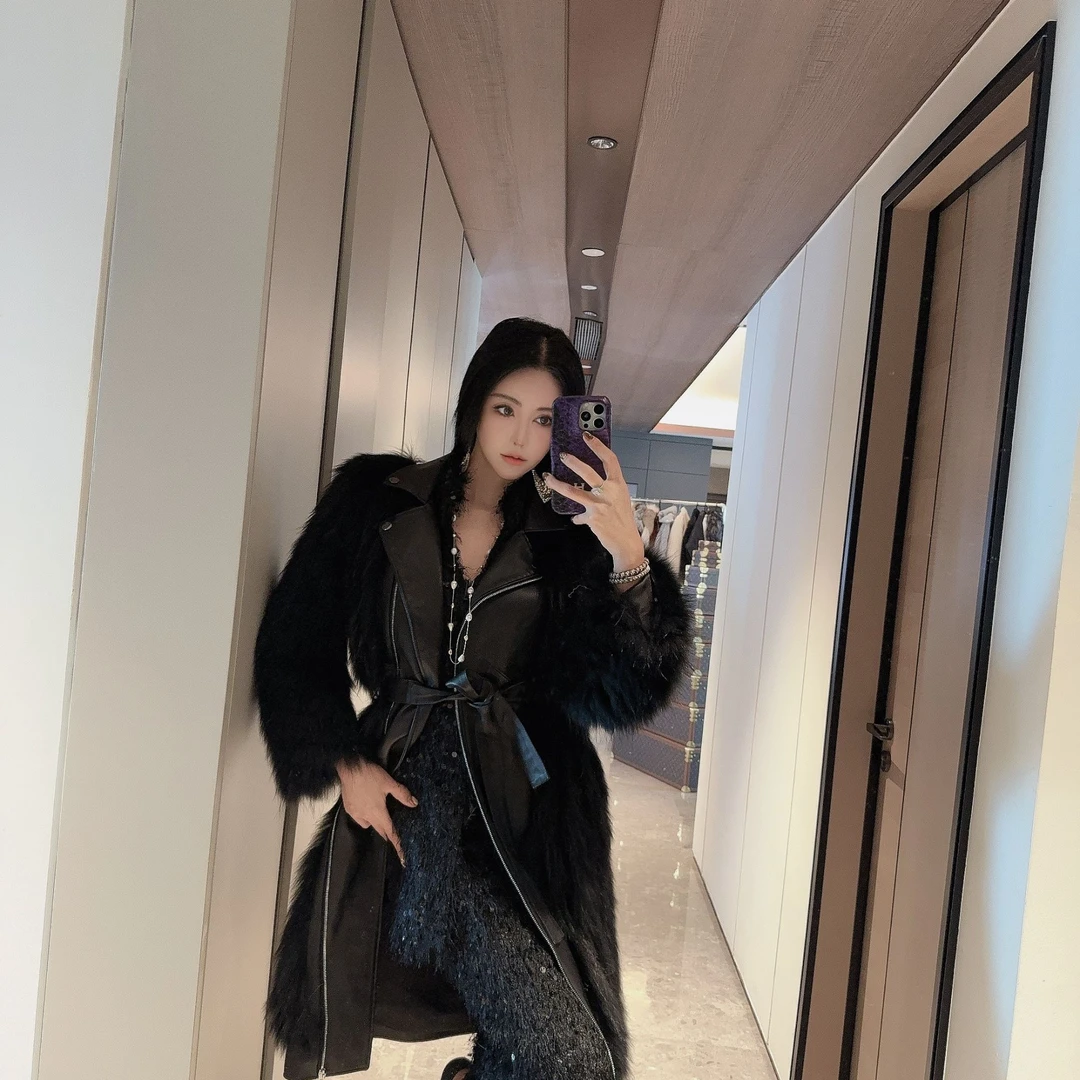 DOUWU【黑暗萝莉】黑色毛毛拼接翻领拉链腰带长款大衣DY12928