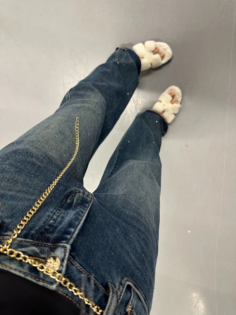 DOUWU【吸金女神】牛仔色腰钻金链条牛仔裤NZK12423