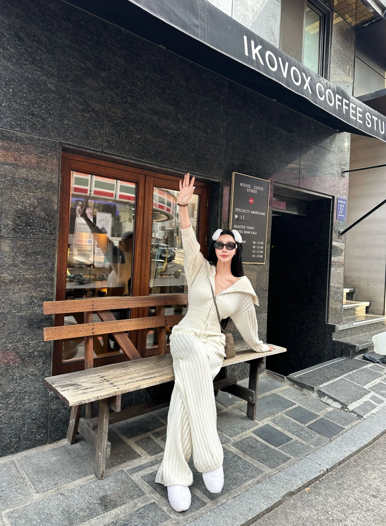 DOUWU【夜梦女神】灰色竖条条拉链大披肩长袖连体裤TZ12861