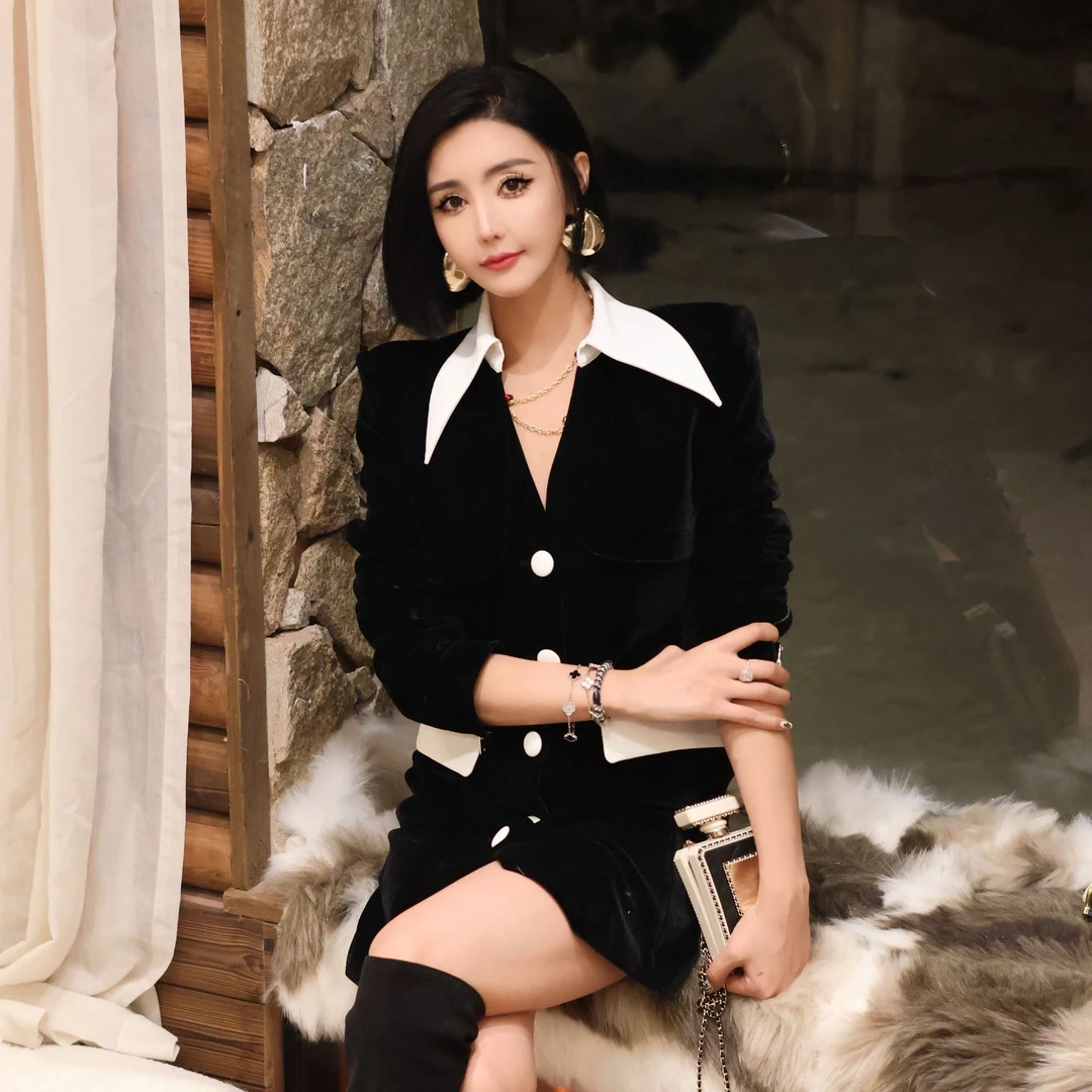 -DOUWU【名媛千金】黑色V领白翻领白兜白扣西服裙XFQ12589
