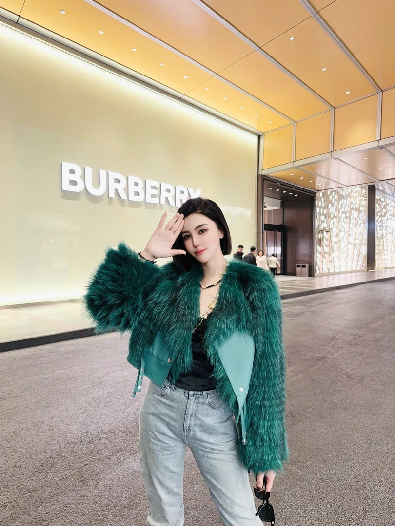 DOUWU【邻家御姐】红绿两色毛毛拼接皮铆钉外套WT11613