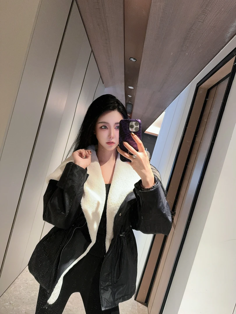 DOUWU【冬日情人】黑白咖三色毛毛大翻领蘑菇抽绳腰带上衣SY12890