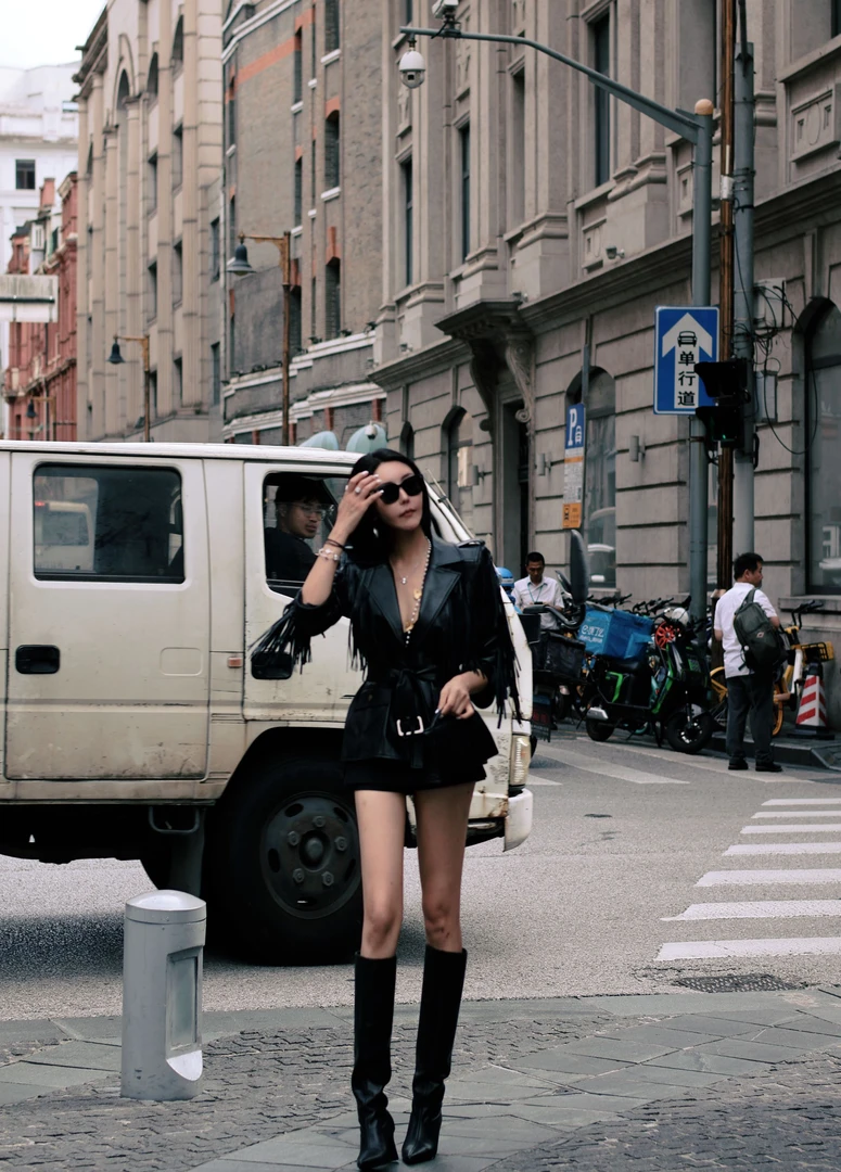 SNLNIE-DOUWU【都市魔女】黑燕麦两色流苏袖大翻领腰带皮衣 SY12383