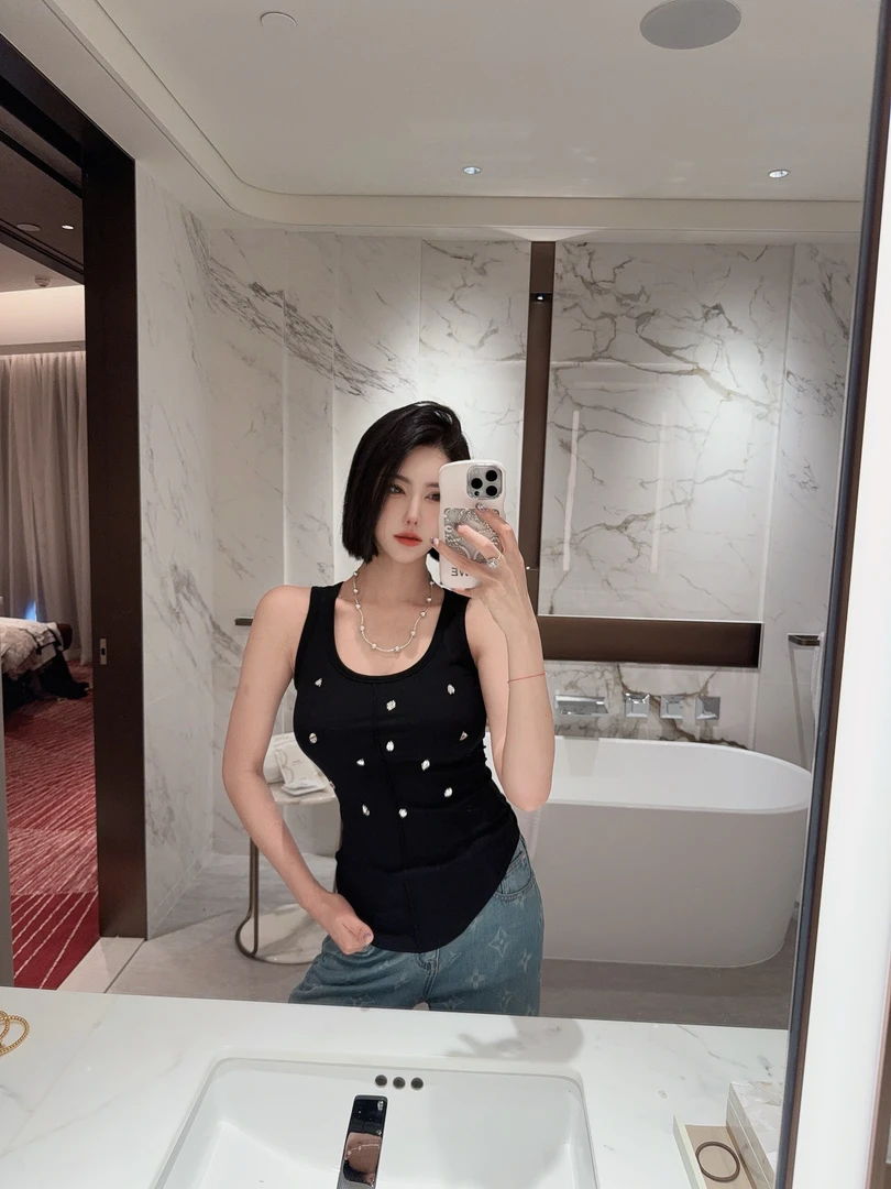 SNLNIE-DOUWU【魔力少女】黑白两色U领U底点钻砍袖背心上衣SY11948