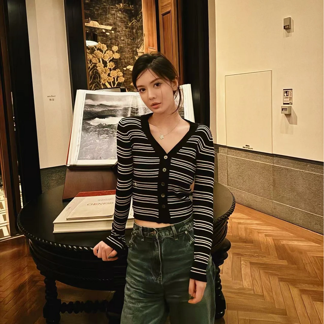 【V领刺绣条纹毛衣】显瘦长袖高腰时尚薄款修身撞色秋季MK24MY704