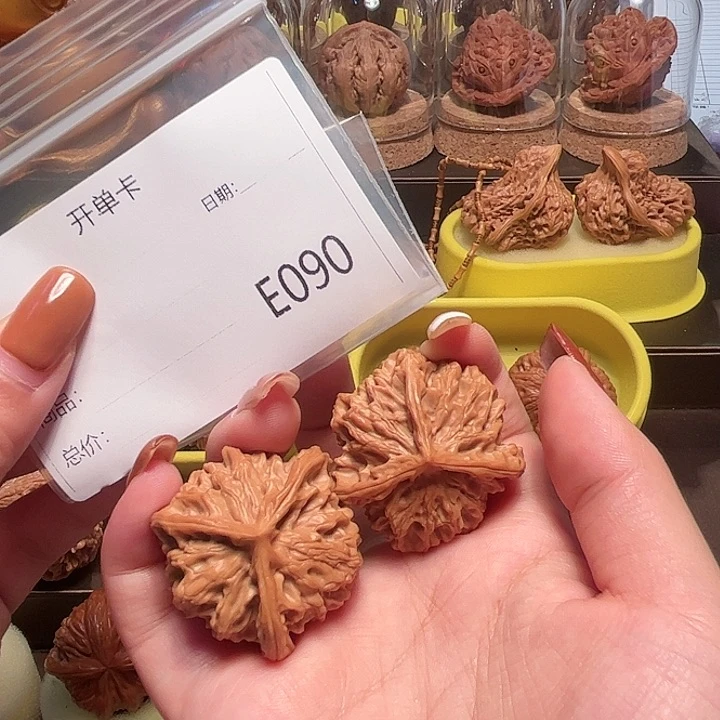 文玩核桃把件三棱38