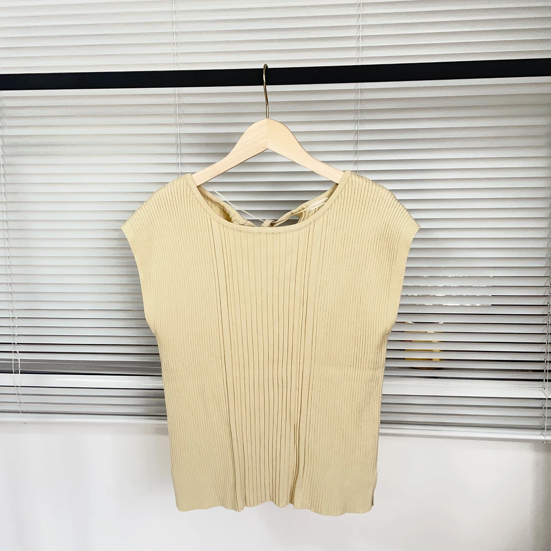 H221 坑条鹅黄色后系带针织背心