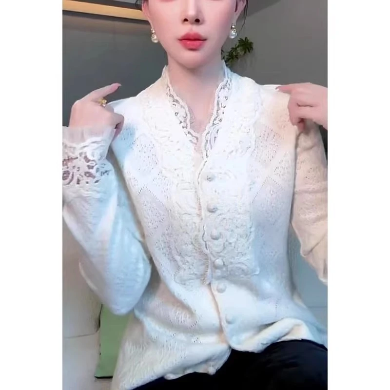气质温柔白色打底衫2024年冬季新款流行时尚收腰显瘦百搭秋冬上衣