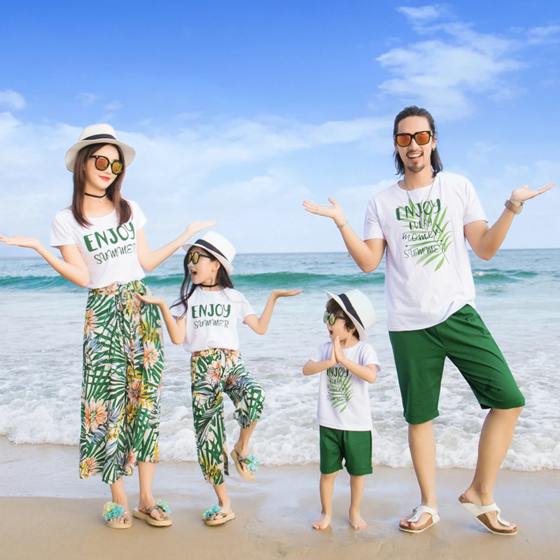 海边情侣装夏季清凉沙滩服短袖同色系洋气女装甜美风男款套装显瘦