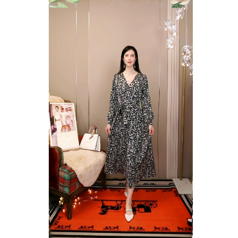 928连衣裙气质显瘦收腰长款长袖时尚长裙印花法式中长款复古