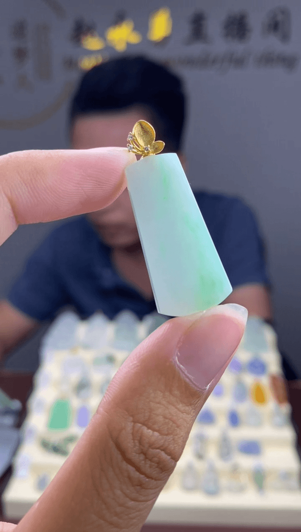 【闪购商品】翡翠颈饰18K金镶嵌无事牌