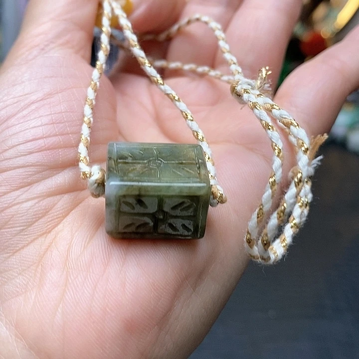 翡翠颈饰未镶嵌方糖8