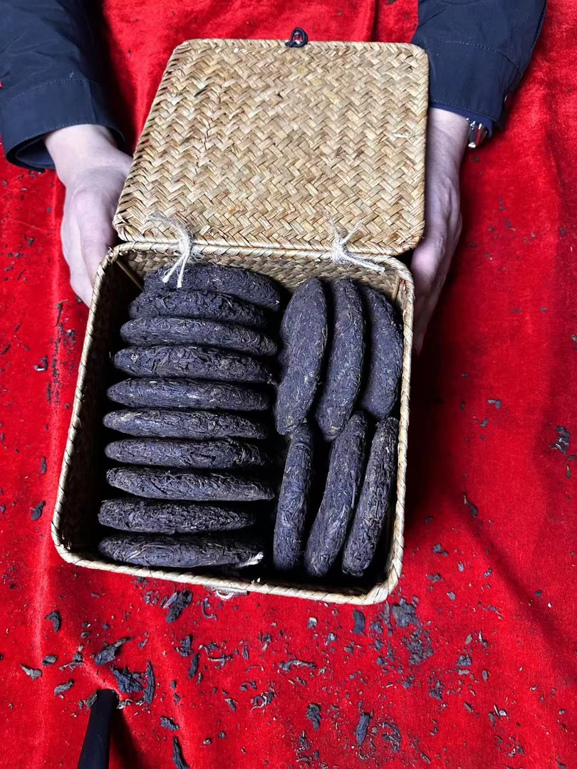 云南普洱茶亿兆丰号小金饼老生茶1600g拍5发6