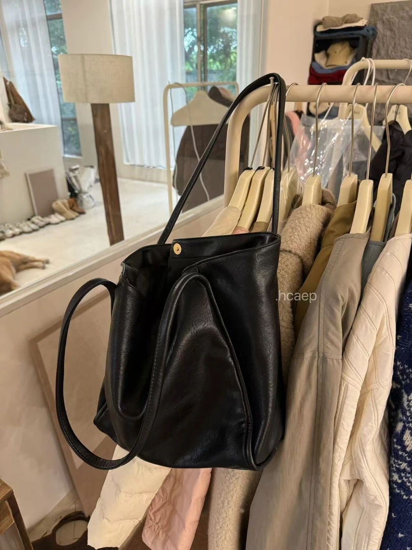 Peach自制 日常bi备！ins风设计感大容量单肩包 795