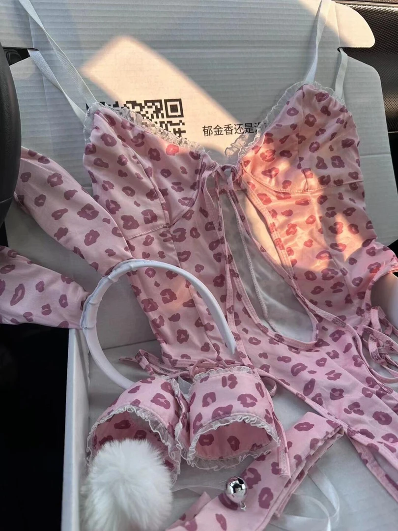 会嗷呜的小兔 *感豹纹甜美镂空裆部暗扣连体套装睡衣