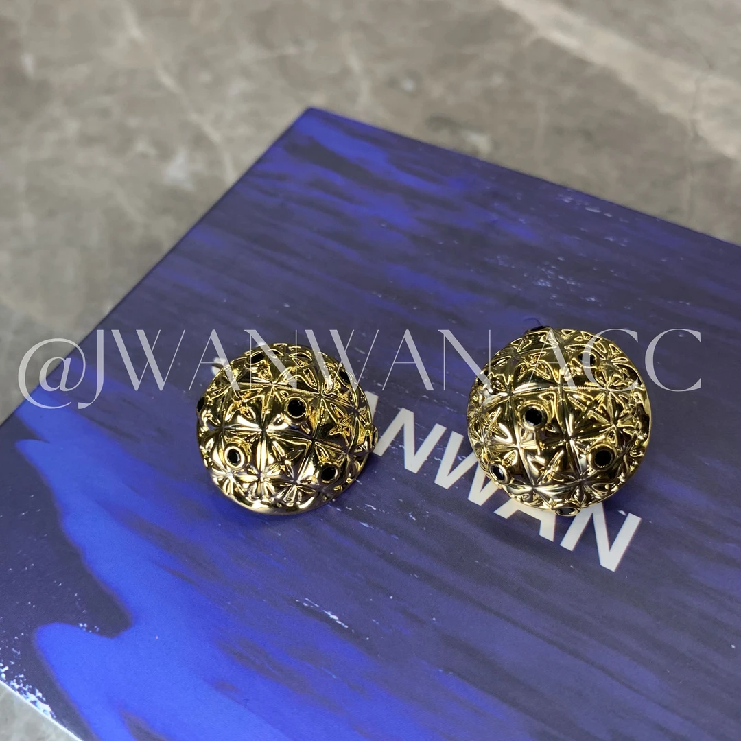 铜合金锆石耳饰 高定复古黑锆菱格纹圆形耳钉01ED2422QX