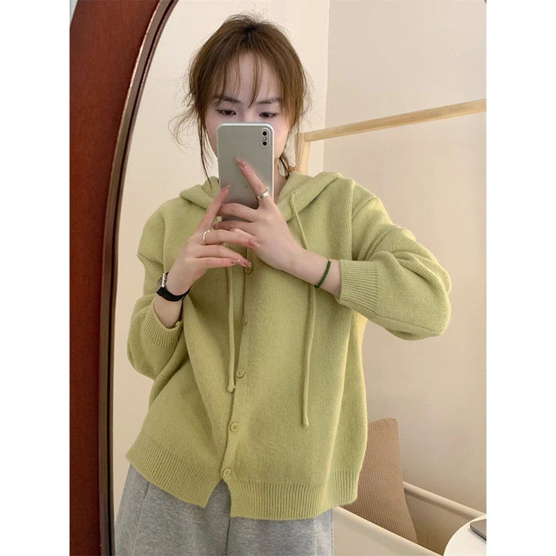 简约2025风光板连帽针织衫外套毛衣纽扣开衫短款毛衣女秋冬洋气