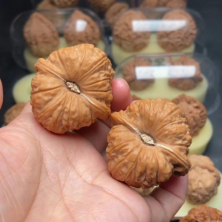 文玩核桃把件鲁*呈南瓜