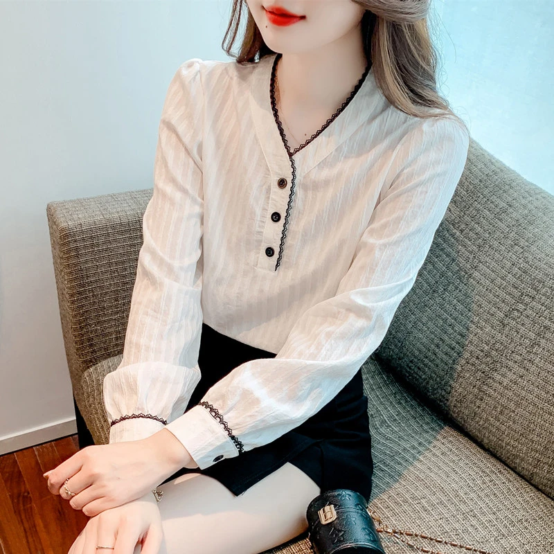 2024秋冬季新款撞色花边V领泡泡袖衬衫时尚白色长袖衬衫